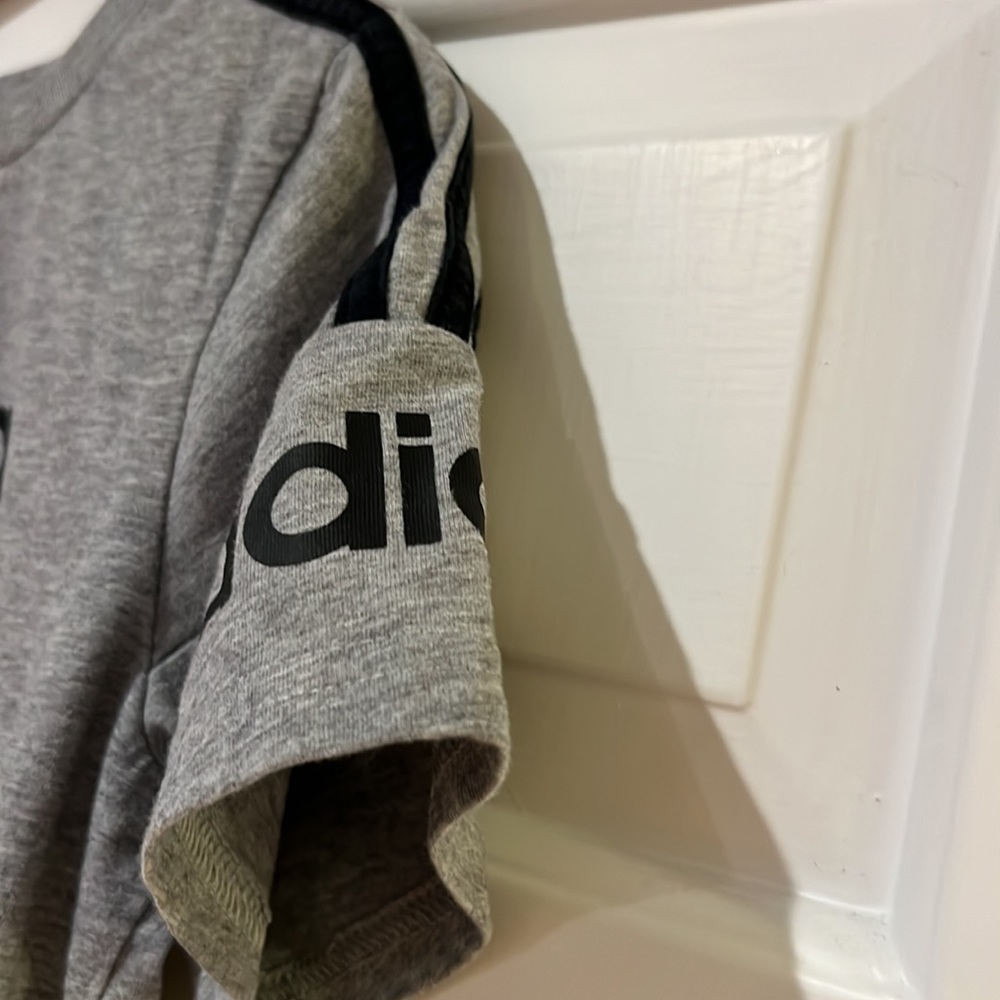 Adidas Tee - Picture 3 of 5